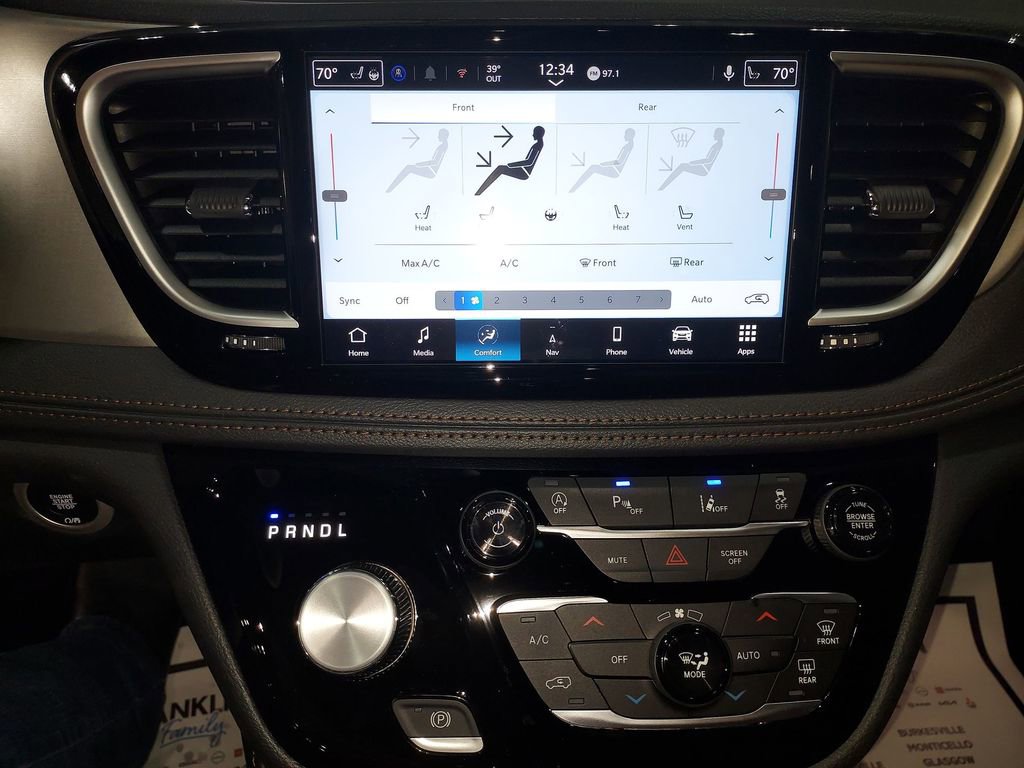 New 2026 Chrysler Pacifica Pinnacle w/ Trailer Tow Group image 25