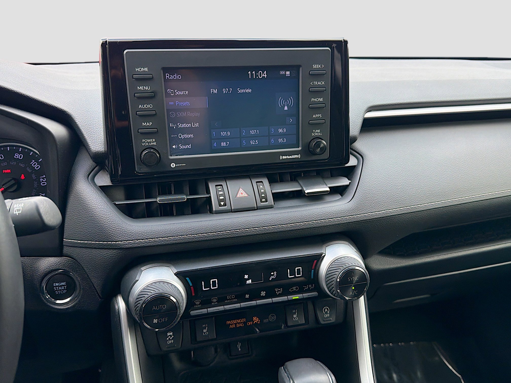 Used 2021 Toyota RAV4 XLE Premium image 29