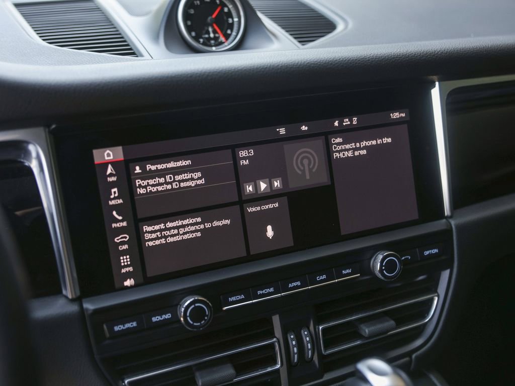 Certified 2021 Porsche Macan image 23