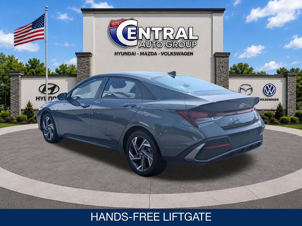 Certified 2025 Hyundai Elantra Sport FWD image 6