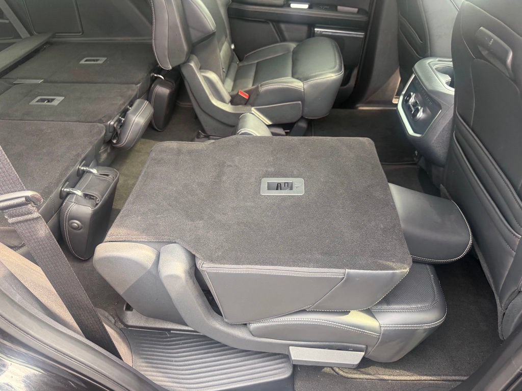 Used 2025 Ford Expedition Platinum AWD/4WD image 64