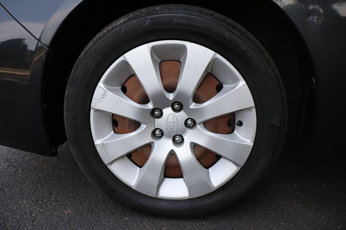 Used 2010 Subaru Impreza 2.5i AWD/4WD image 39