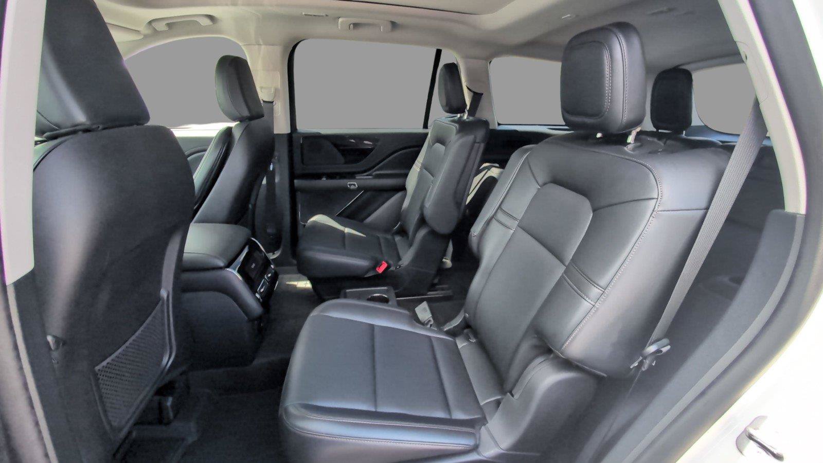 Used 2025 Lincoln Aviator AWD image 36