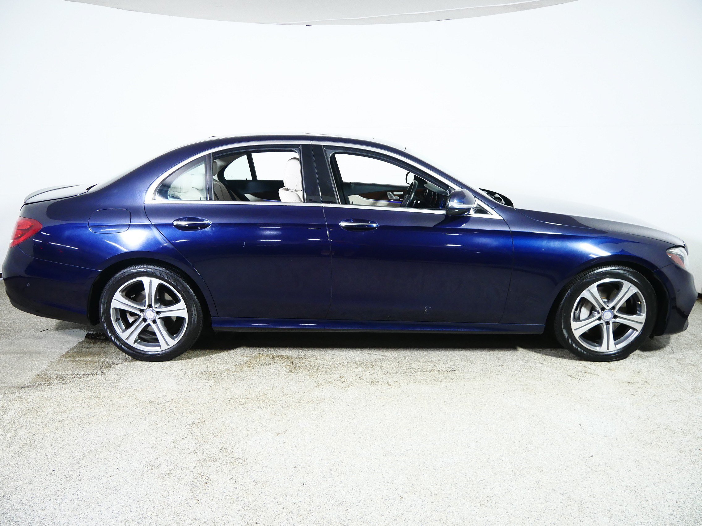 Used 2017 Mercedes-Benz E 300 4MATIC image 8