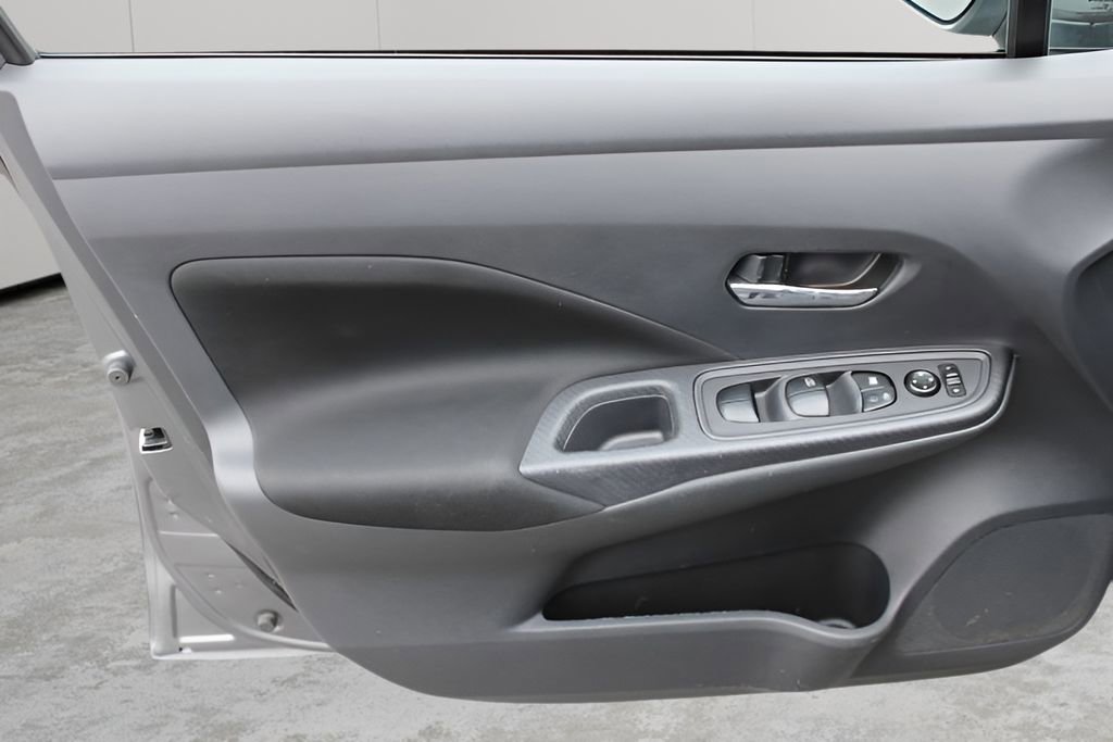 Used 2021 Nissan Versa SV image 16