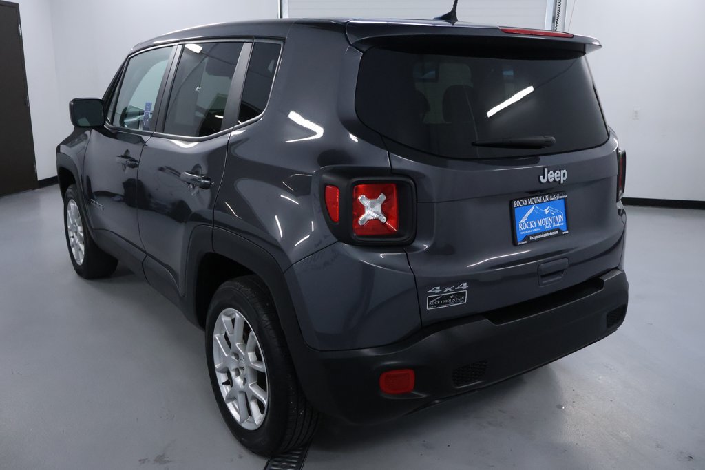 Used 2023 Jeep Renegade Latitude AWD/4WD image 5
