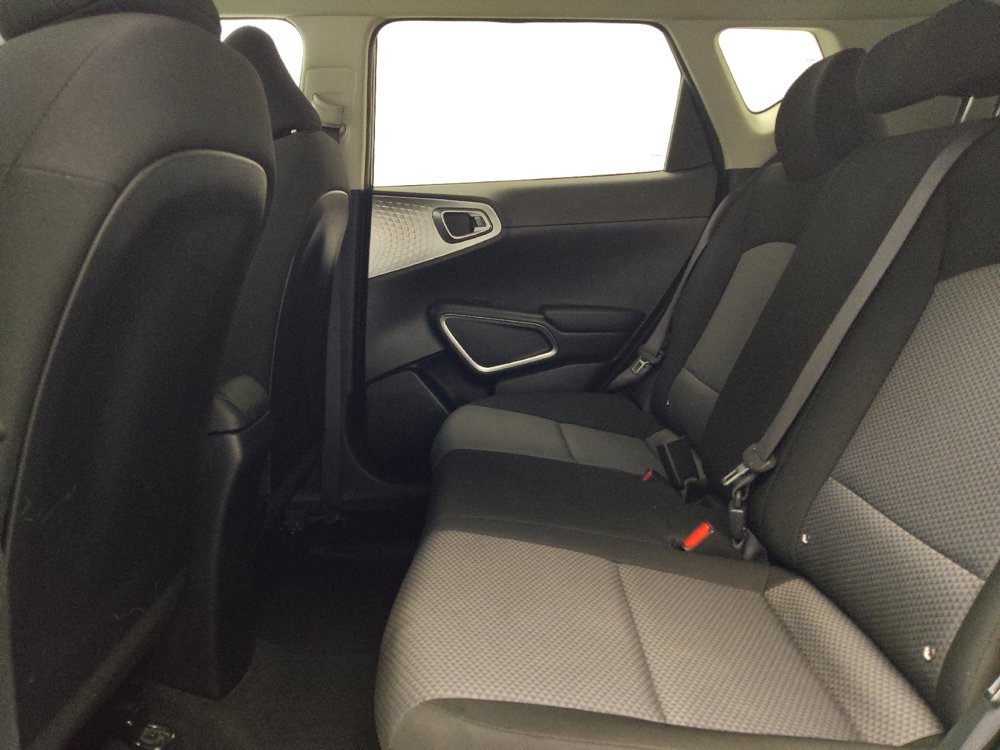 Used 2023 Kia Soul LX w/ LX Technology Package FWD image 18