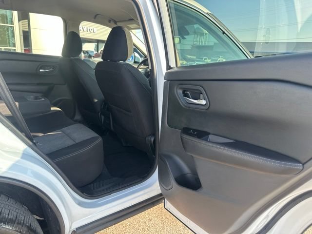 Used 2026 Nissan Rogue SV FWD image 15