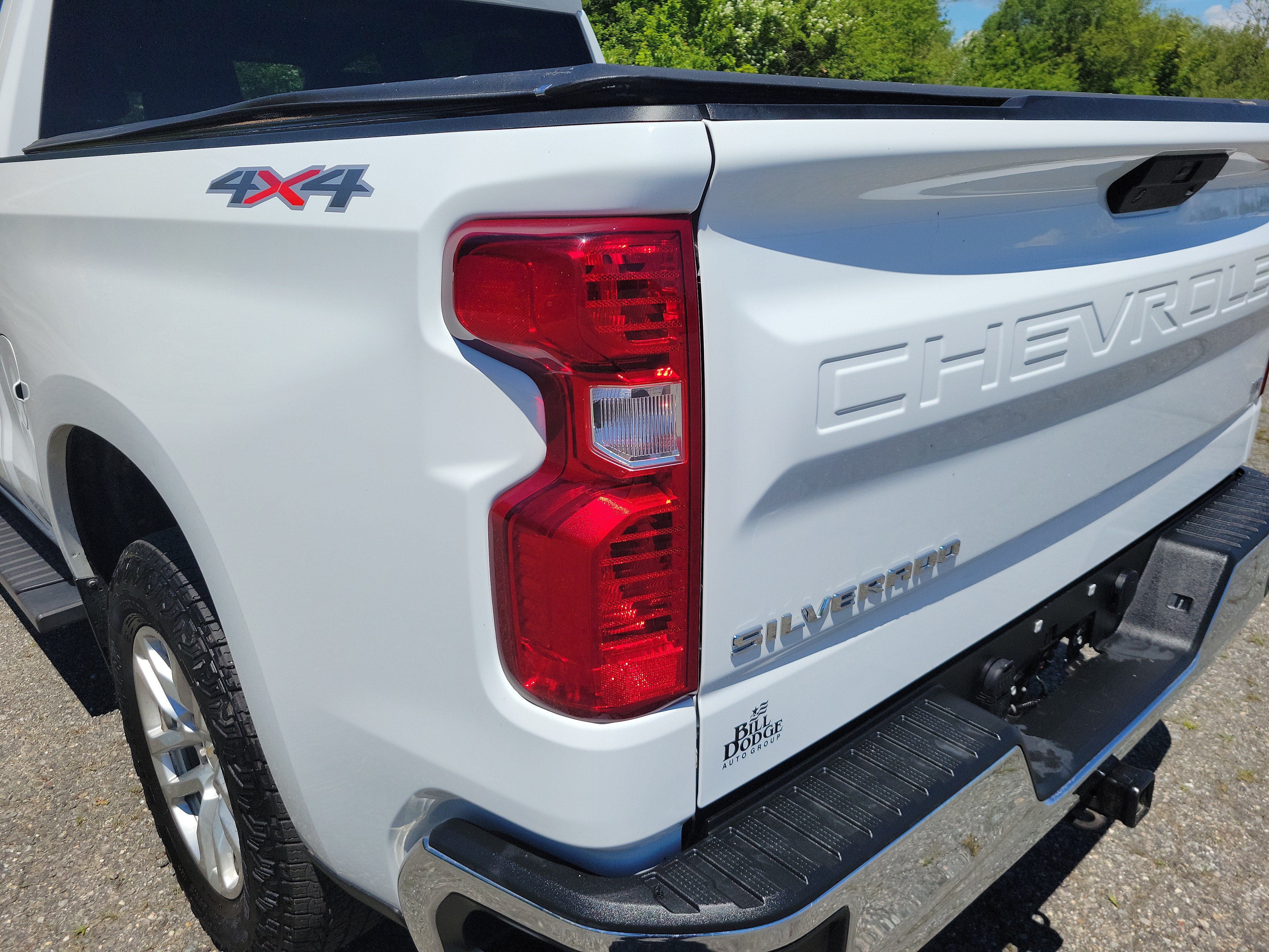 Used 2021 Chevrolet Silverado 1500 LT AWD/4WD image 11