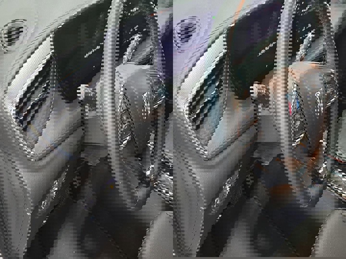 Used 2024 Buick Encore GX Sport Touring image 9