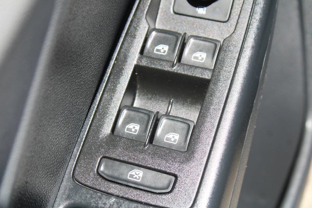 Used 2023 Volkswagen Taos SE w/ Panoramic Sunroof Package FWD image 19