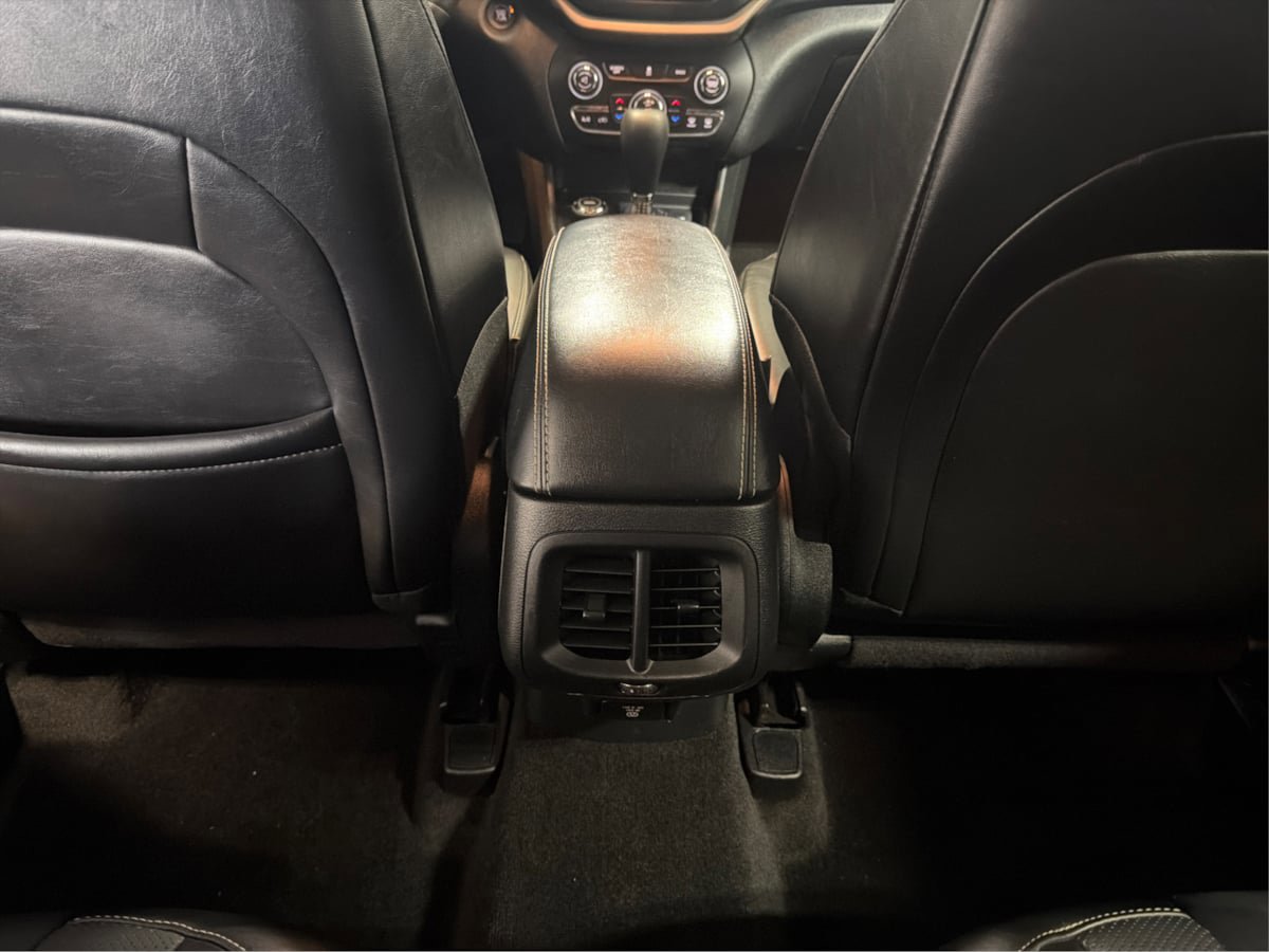 Used 2014 Jeep Cherokee Limited w/ Luxury Group AWD/4WD image 25