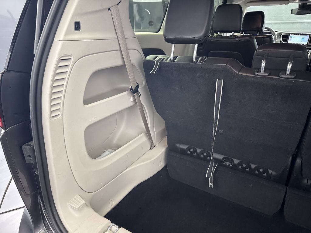 Used 2023 Chrysler Pacifica Touring-L FWD image 43