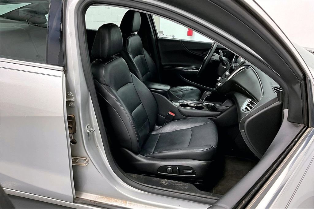 Used 2018 Chevrolet Malibu LT w/ Leather Package image 10