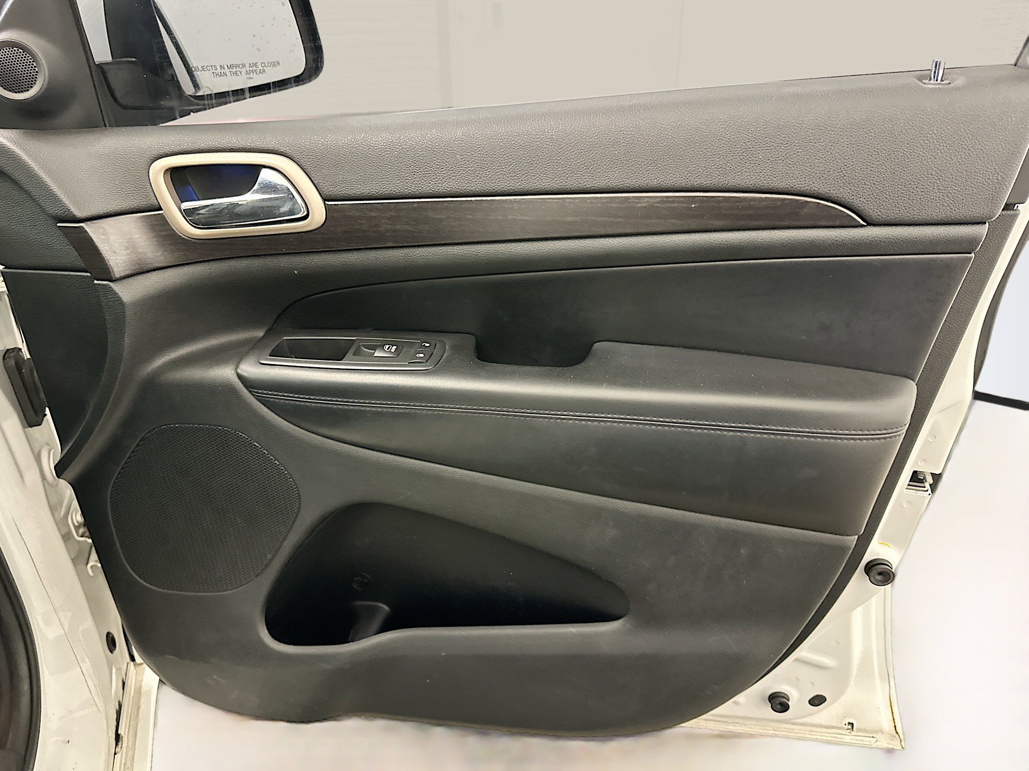 Used 2015 Jeep Grand Cherokee Altitude image 33