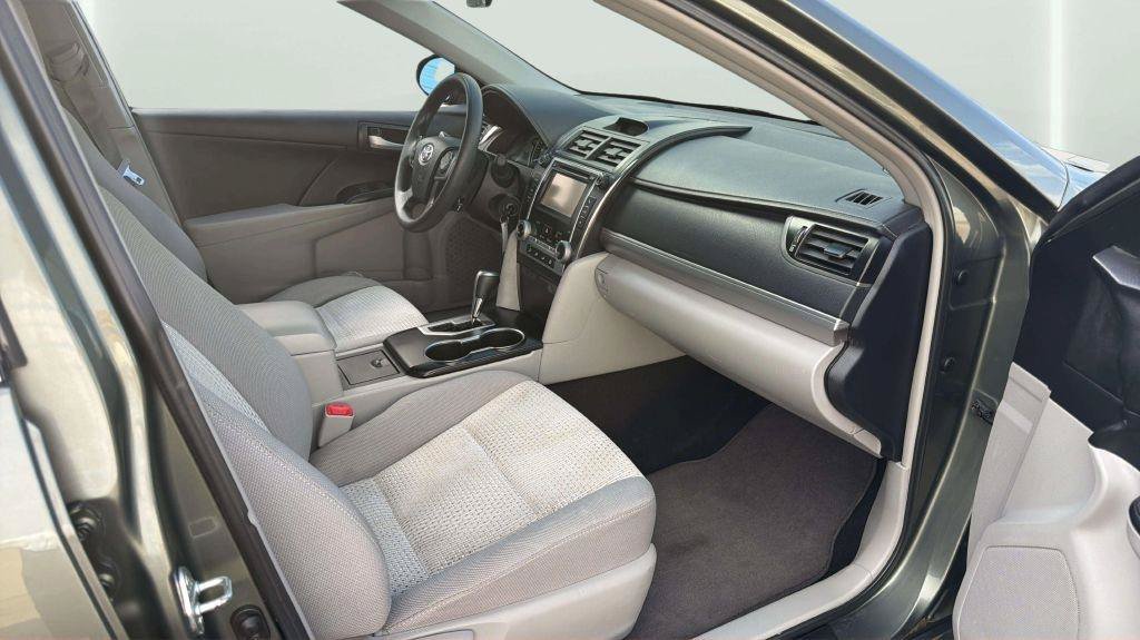 Used 2013 Toyota Camry LE FWD image 15