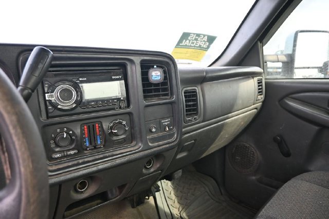 Used 2004 Chevrolet Silverado 2500 W/T w/ Snow Plow Prep Package AWD/4WD image 16