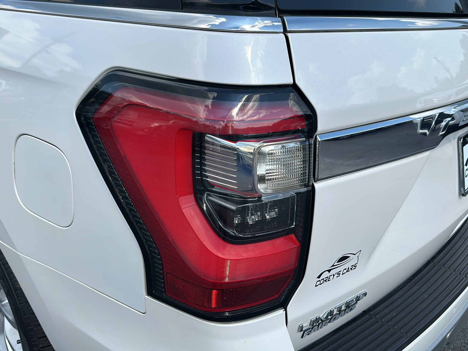 Used 2019 Ford Expedition Limited w/ Equipment Group 302A AWD/4WD image 13