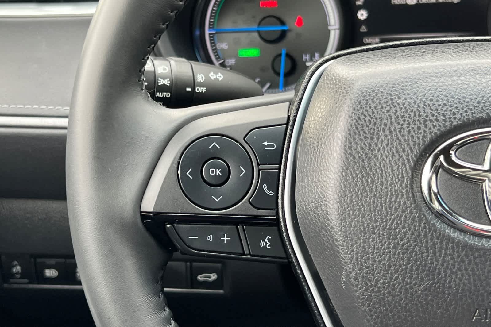 Certified 2023 Toyota Venza XLE AWD/4WD image 26