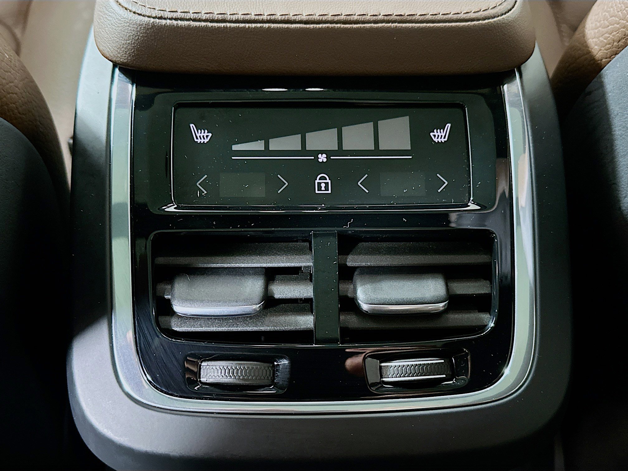 Used 2024 Volvo XC90 B6 Plus w/ Protection Package Premier image 26