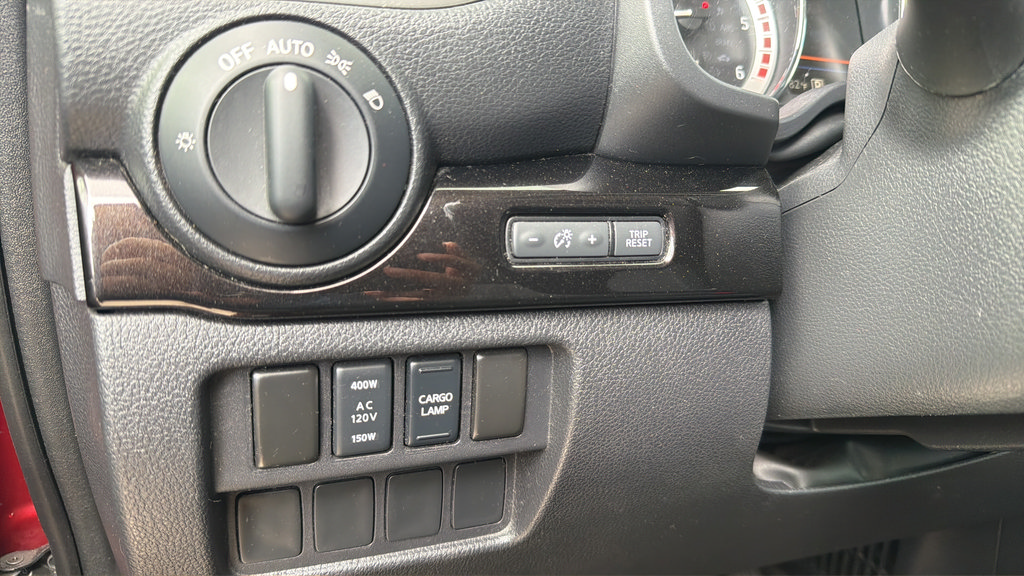 Used 2019 Nissan Titan SV w/ SV Convenience Package AWD/4WD image 23