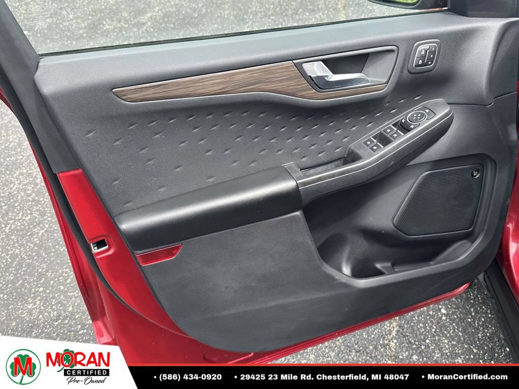 Used 2020 Ford Escape Titanium AWD/4WD image 15