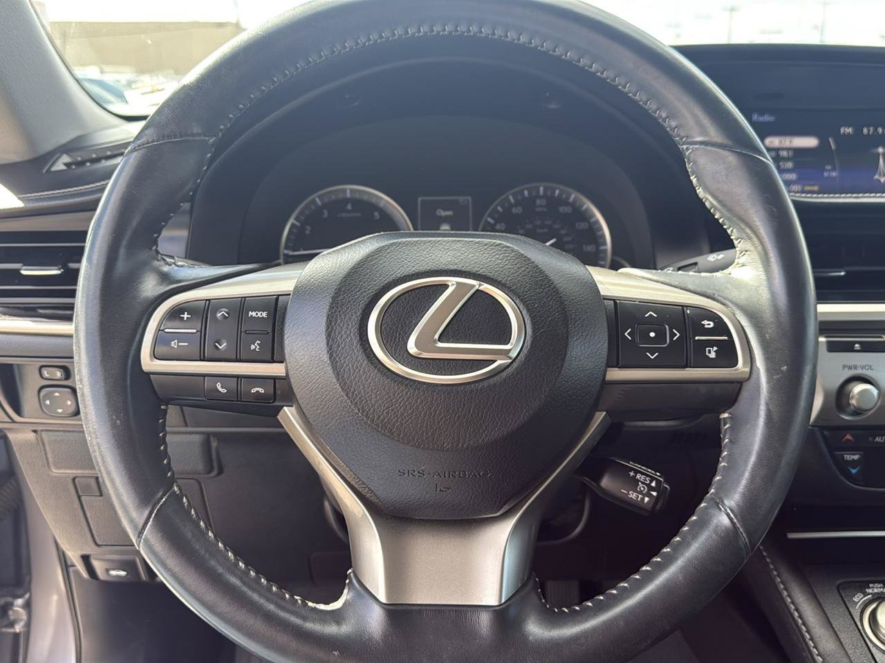 Used 2016 Lexus ES 350 w/ Accessory Package FWD image 16