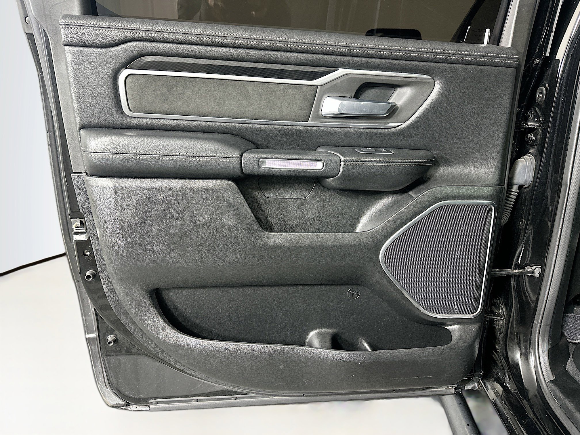 Used 2019 RAM 1500 Laramie RWD image 27