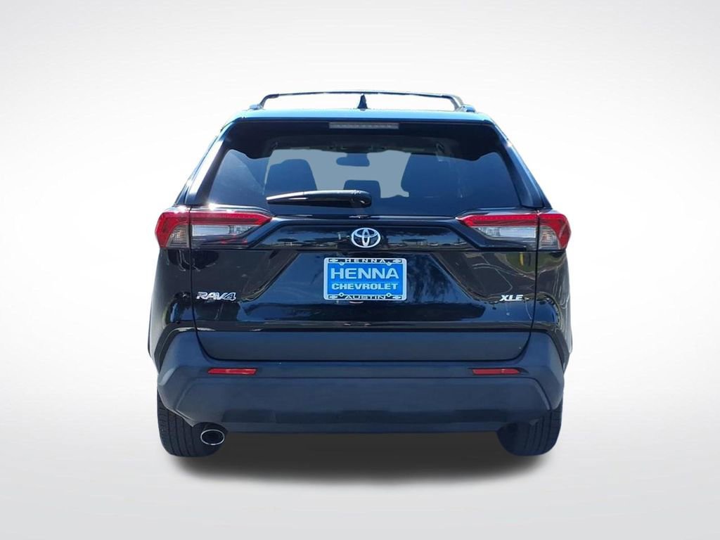 Used 2022 Toyota RAV4 XLE FWD image 6