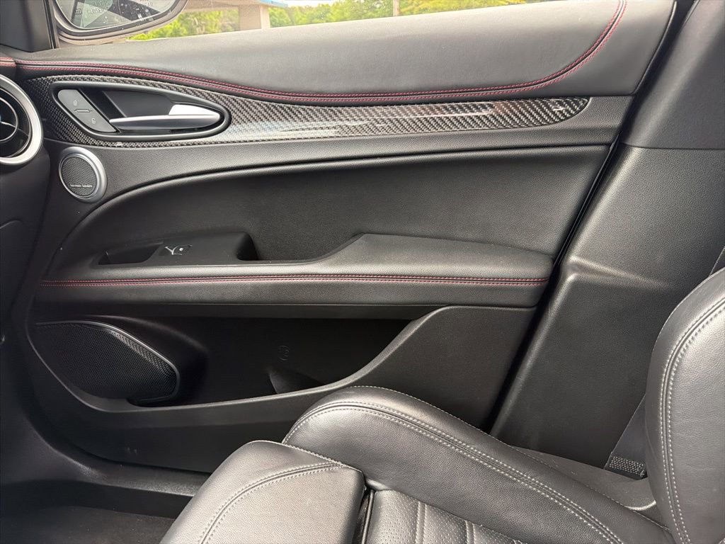 Used 2023 Alfa Romeo Stelvio Estrema AWD/4WD image 23