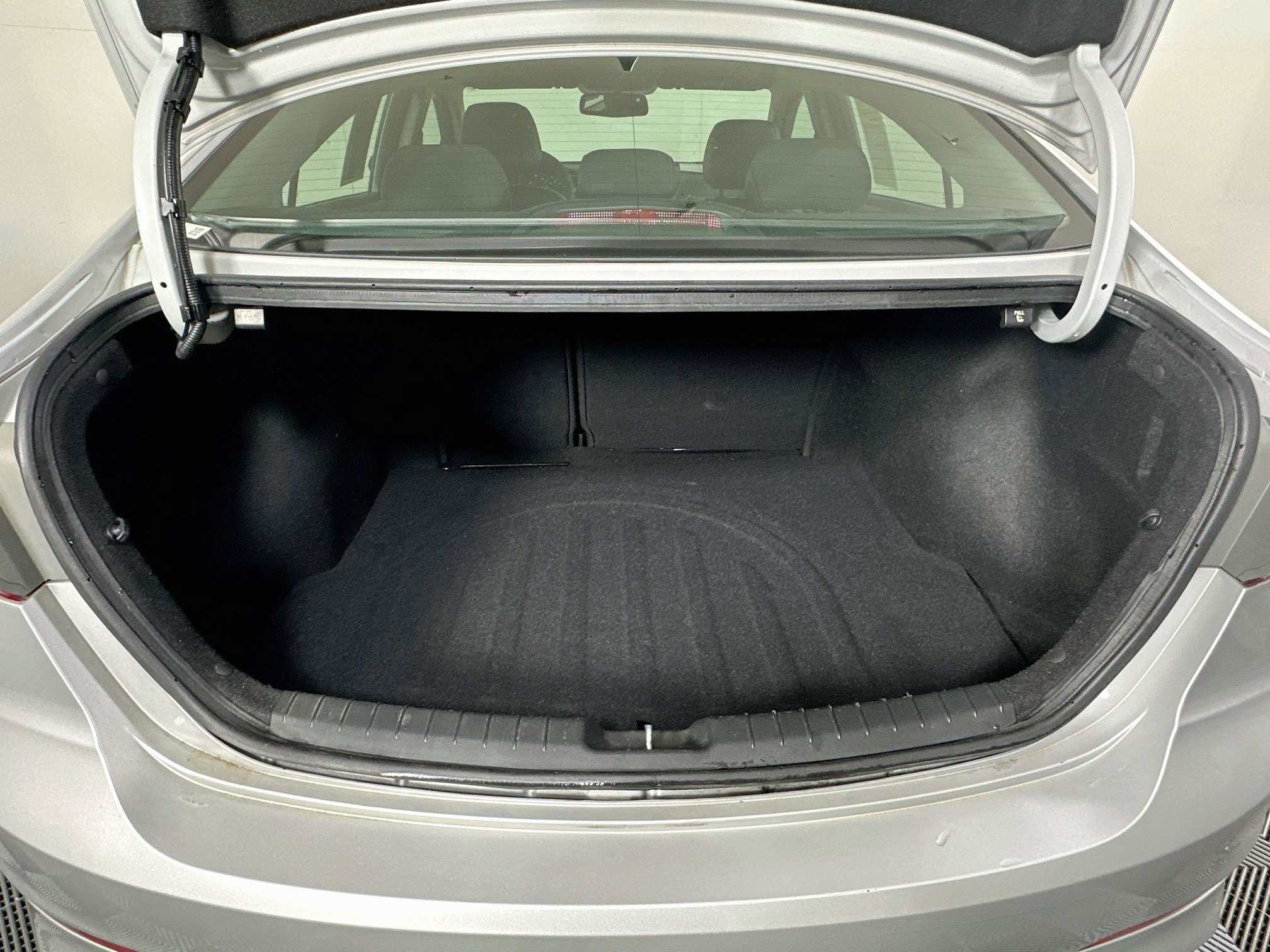 Used 2017 Hyundai Elantra Limited FWD image 29