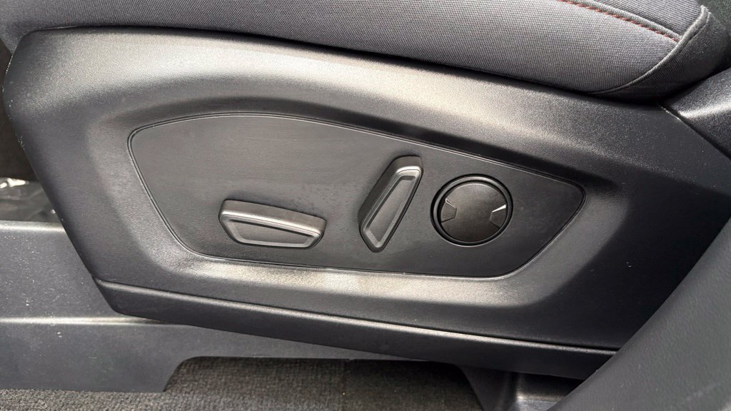Used 2025 Ford Explorer Active AWD/4WD image 16