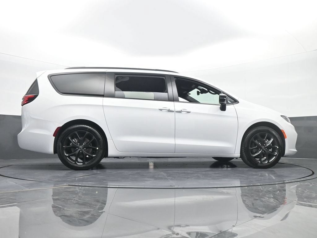 New 2026 Chrysler Pacifica Limited w/ S Appearance Package FWD image 56