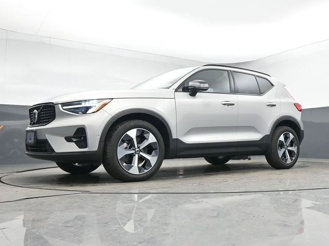 Used 2023 Volvo XC40 B5 Plus w/ Driver Assist Package image 39