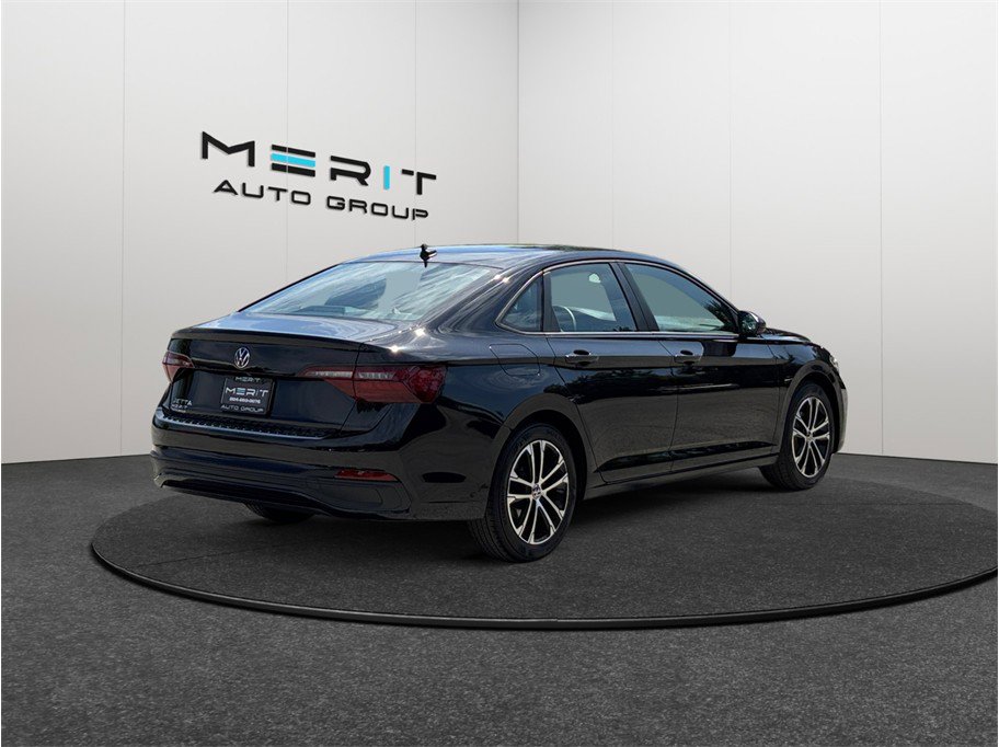 Used 2022 Volkswagen Jetta Sport image 9