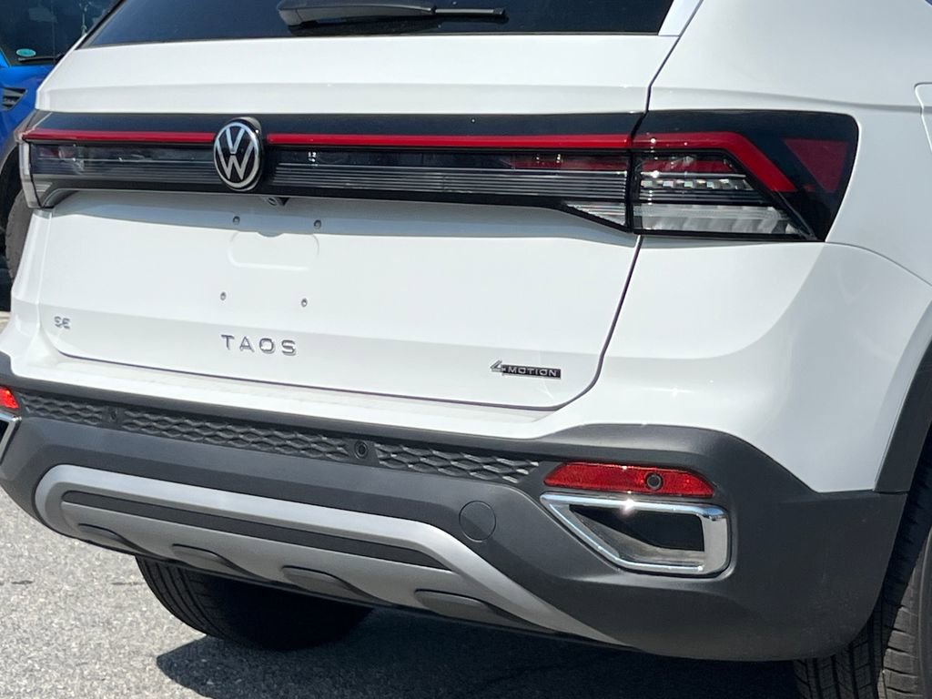 New 2026 Volkswagen Taos SE image 5
