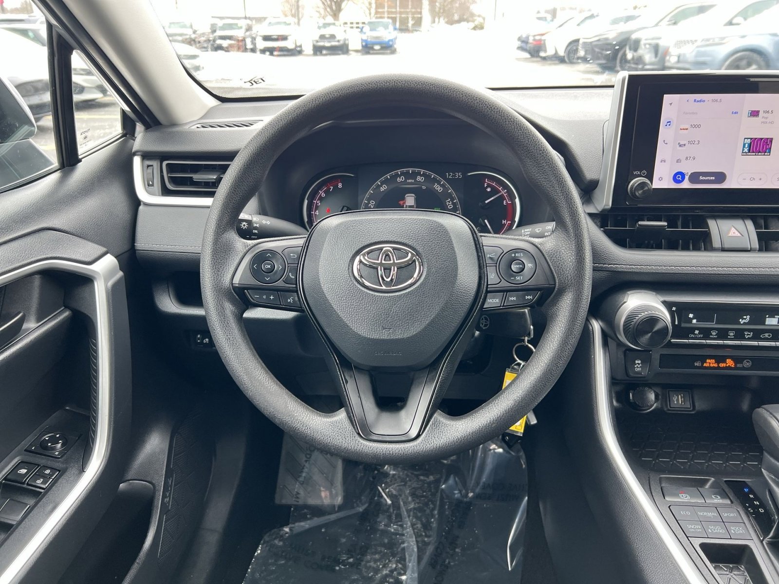 Used 2023 Toyota RAV4 LE image 15