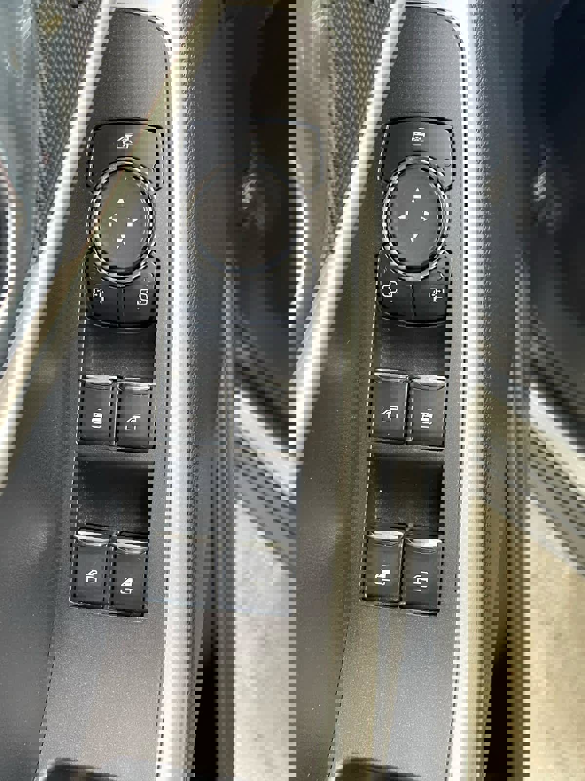 Used 2020 Ford Explorer XLT w/ Equipment Group 202A AWD/4WD image 15