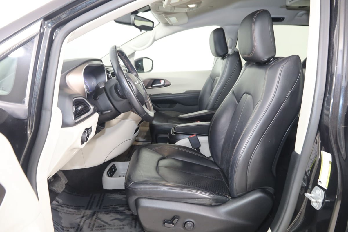 Used 2018 Chrysler Pacifica Touring-L FWD image 10