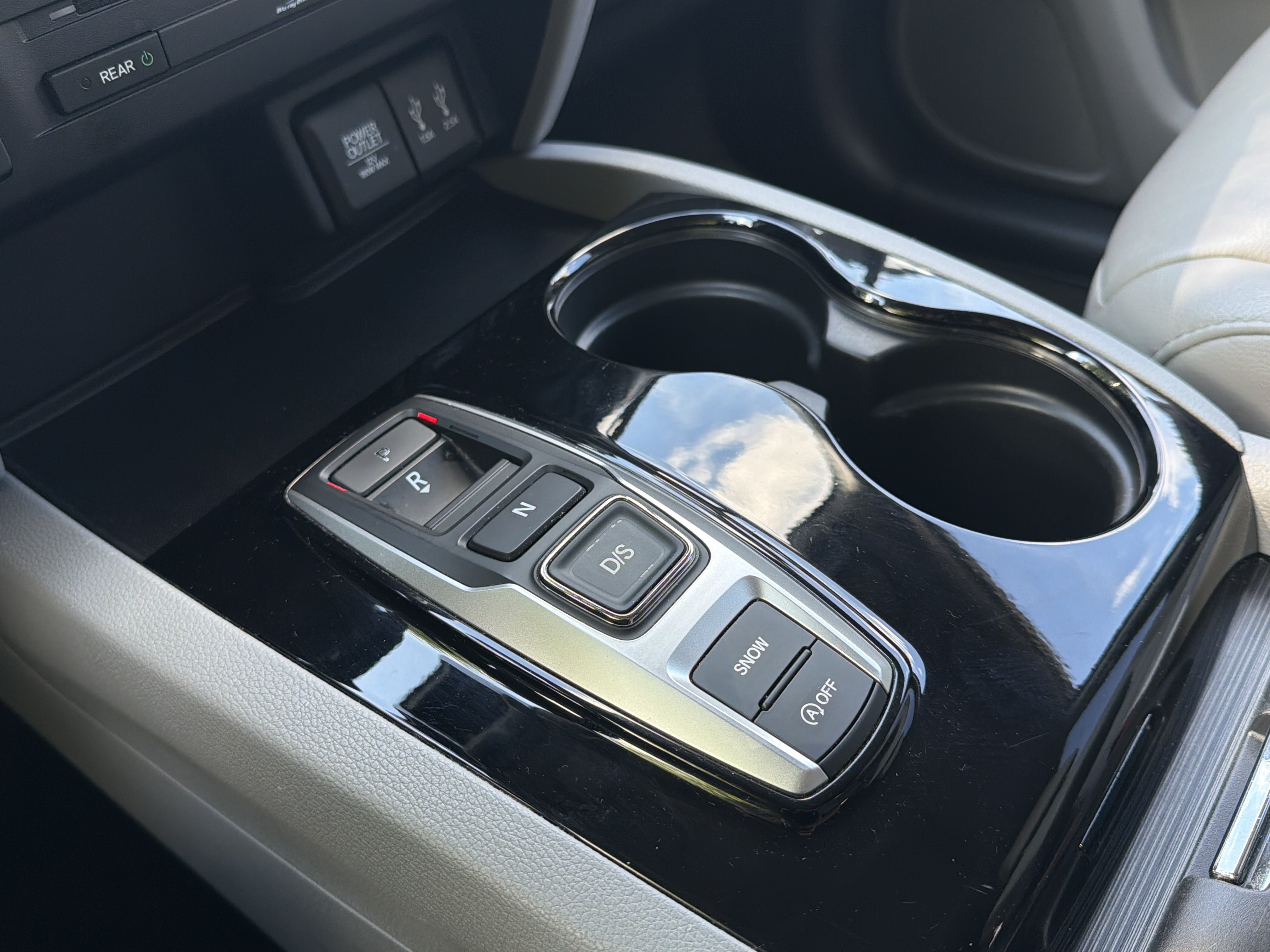 Used 2016 Honda Pilot Touring image 16