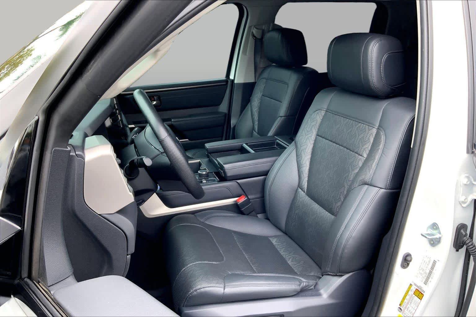 Used 2024 Toyota Tundra Limited AWD/4WD image 7