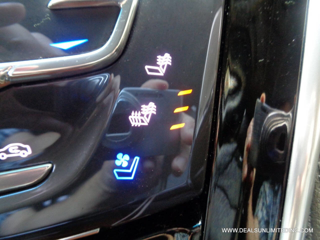 Used 2019 Cadillac Escalade ESV 4WD image 18