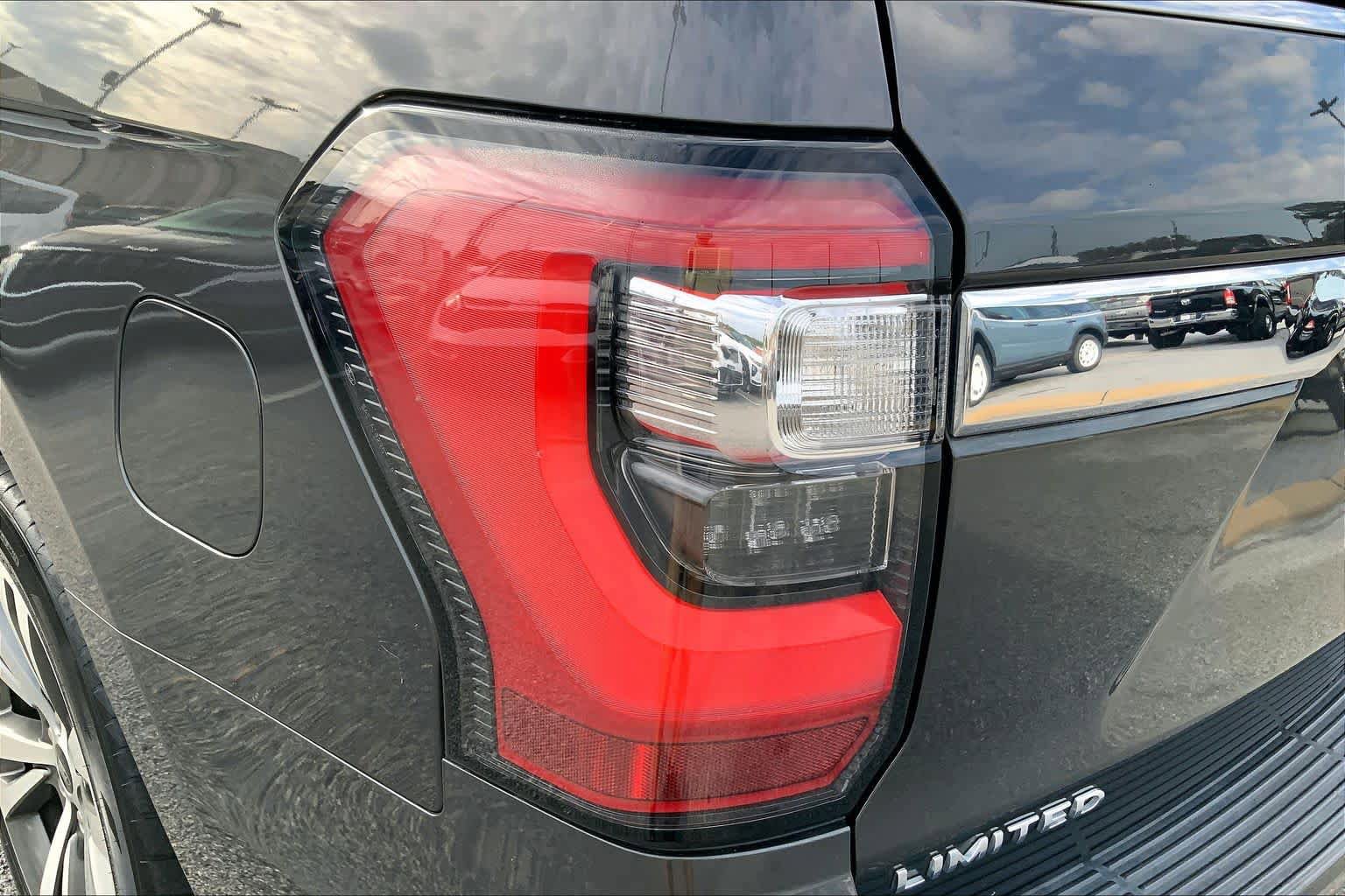 Used 2020 Ford Expedition Limited w/ Equipment Group 302A AWD/4WD image 27
