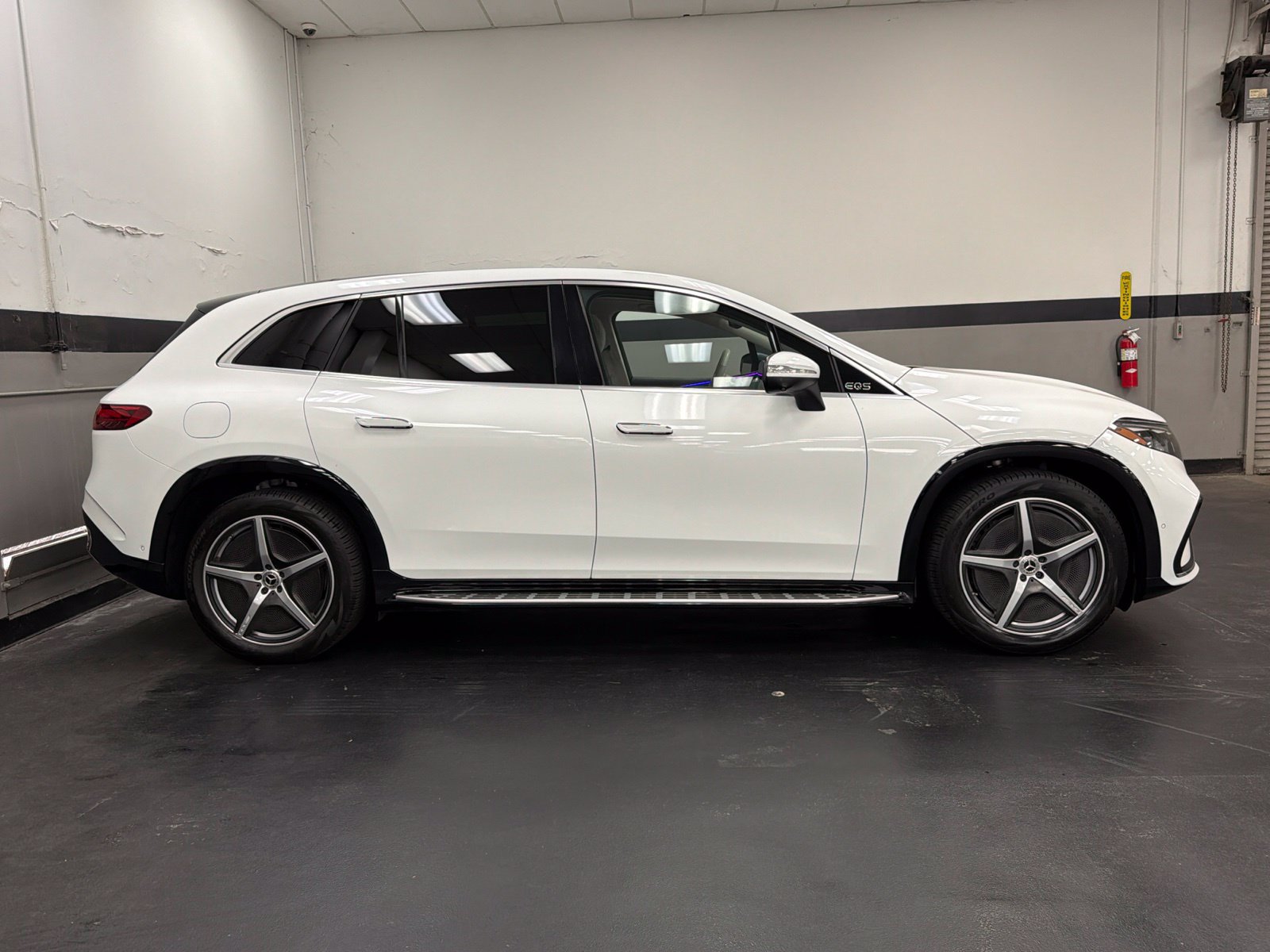 Used 2023 Mercedes-Benz EQS 450+ SUV w/ AMG Line Exterior Package image 3