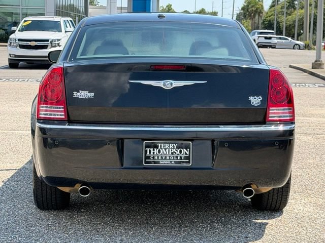 Used 2010 Chrysler 300 C RWD image 3