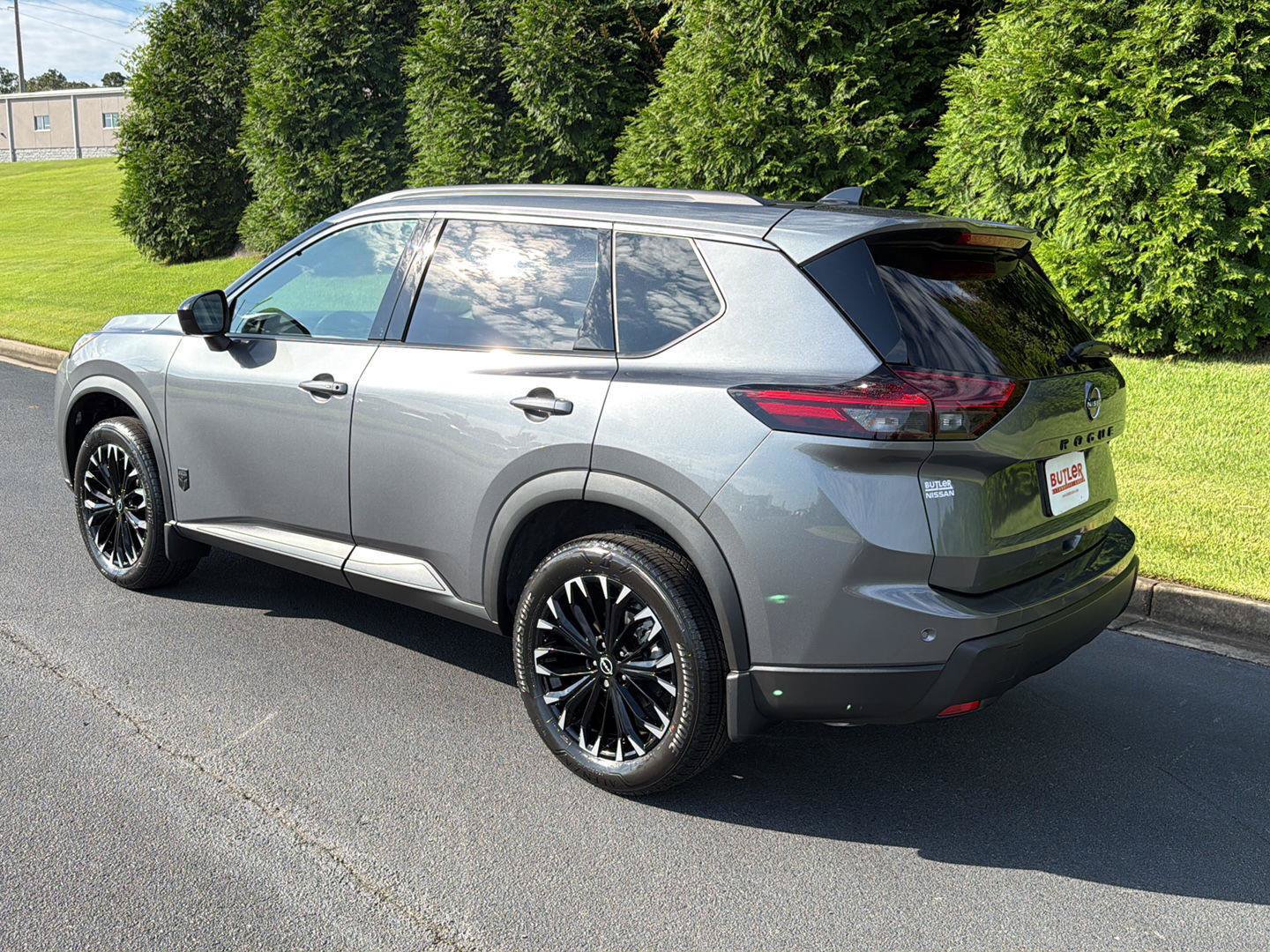 New 2026 Nissan Rogue Dark Armor FWD image 4