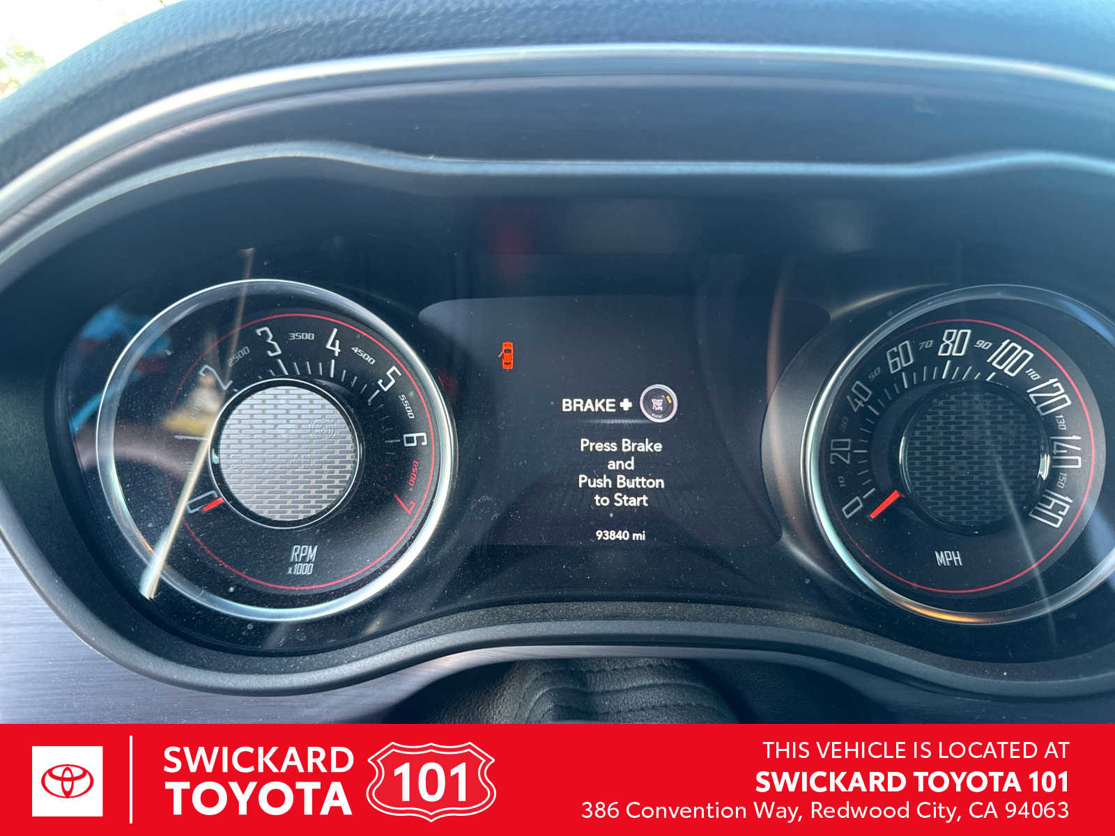 Used 2018 Dodge Challenger SXT image 1