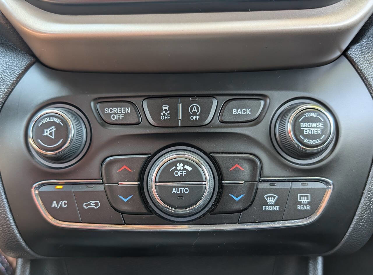 Used 2017 Jeep Cherokee Limited image 25