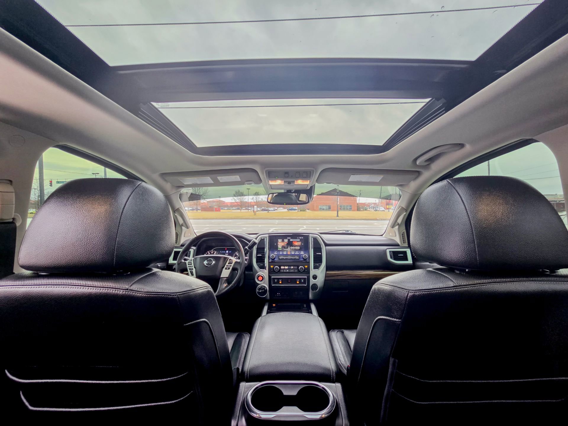 Used 2021 Nissan Titan SL w/ Moonroof Package image 31