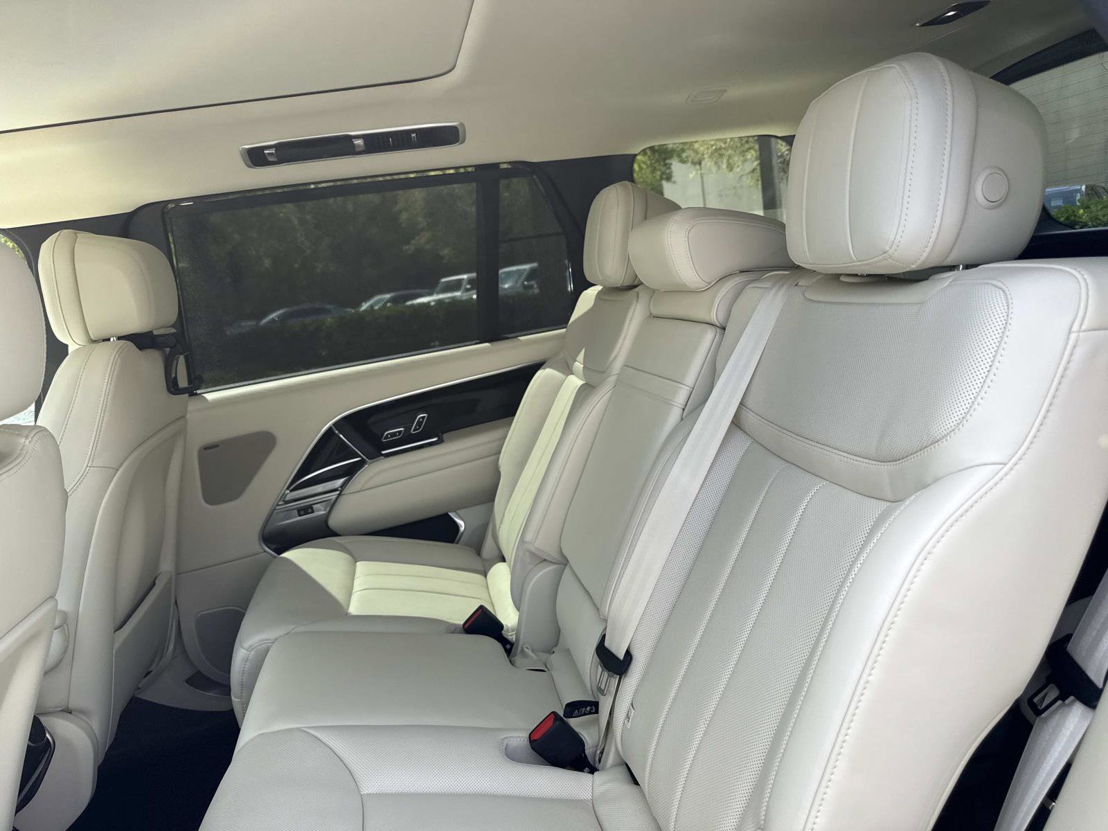 Used 2026 Land Rover Range Rover Long Wheelbase SE image 14